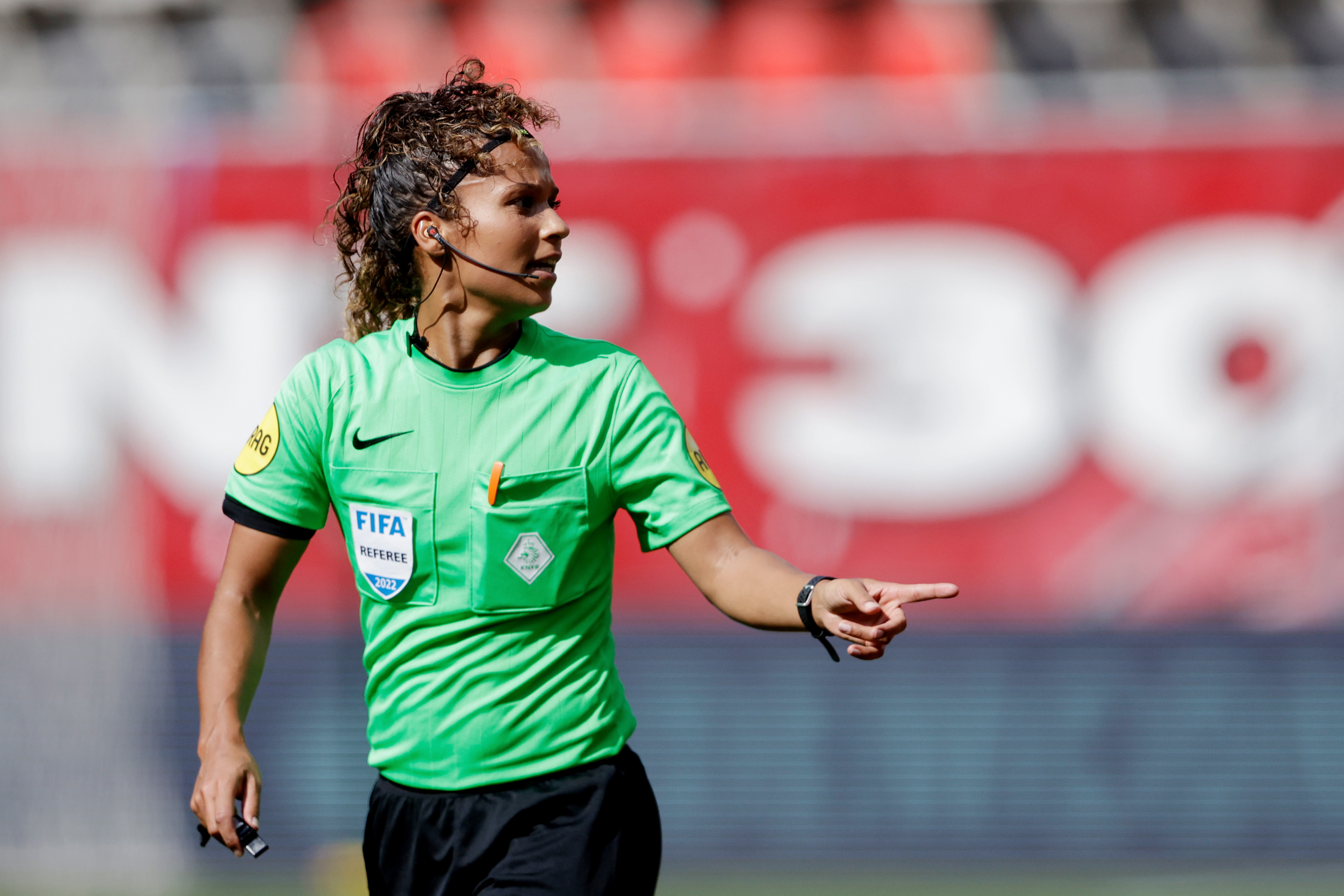 Shukrula en Van der Helm fluiten duels in de UEFA Women's Nations League
