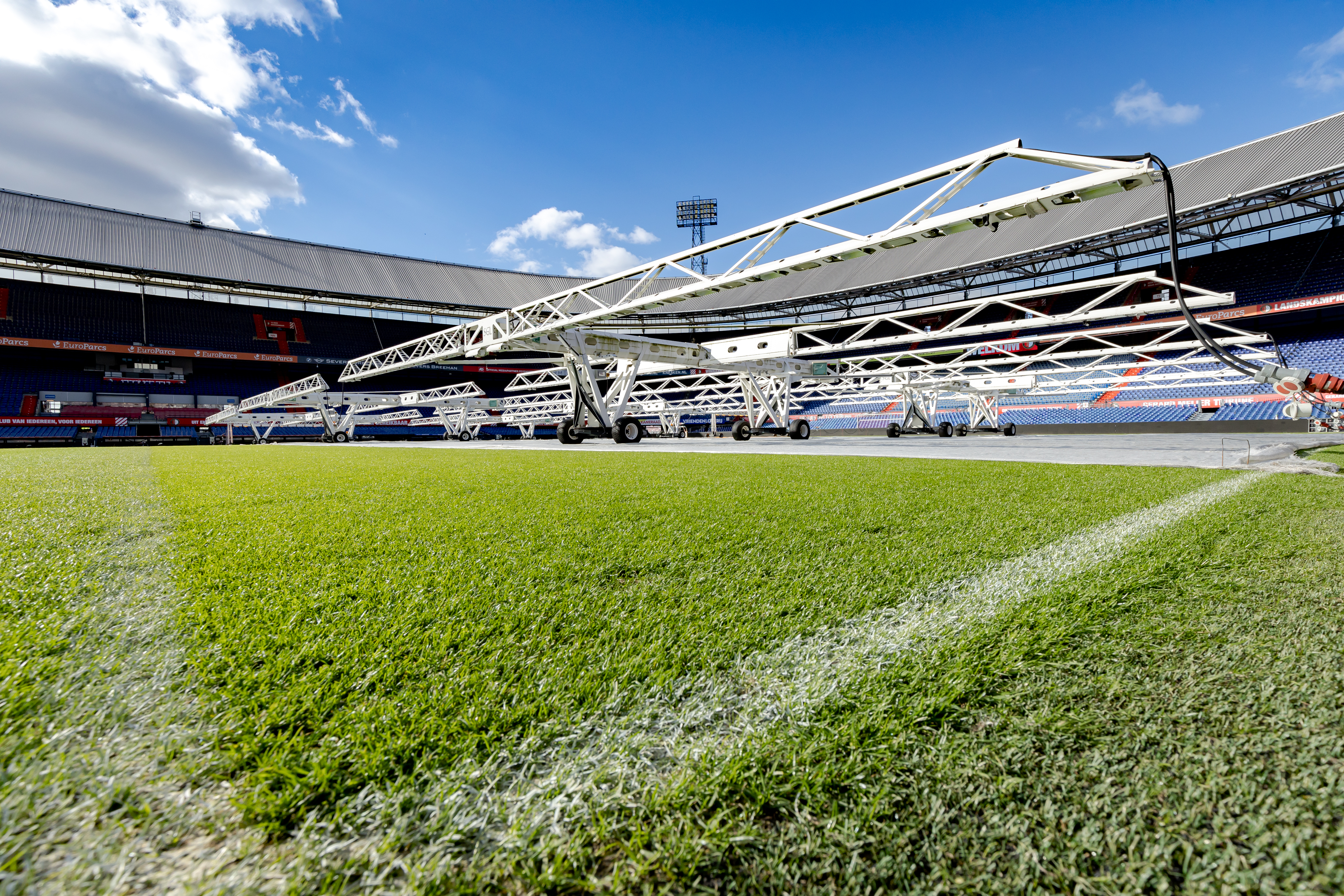 Van knollenveld naar hoogwaardige grasmat: zestig jaar sportveldinnovatie