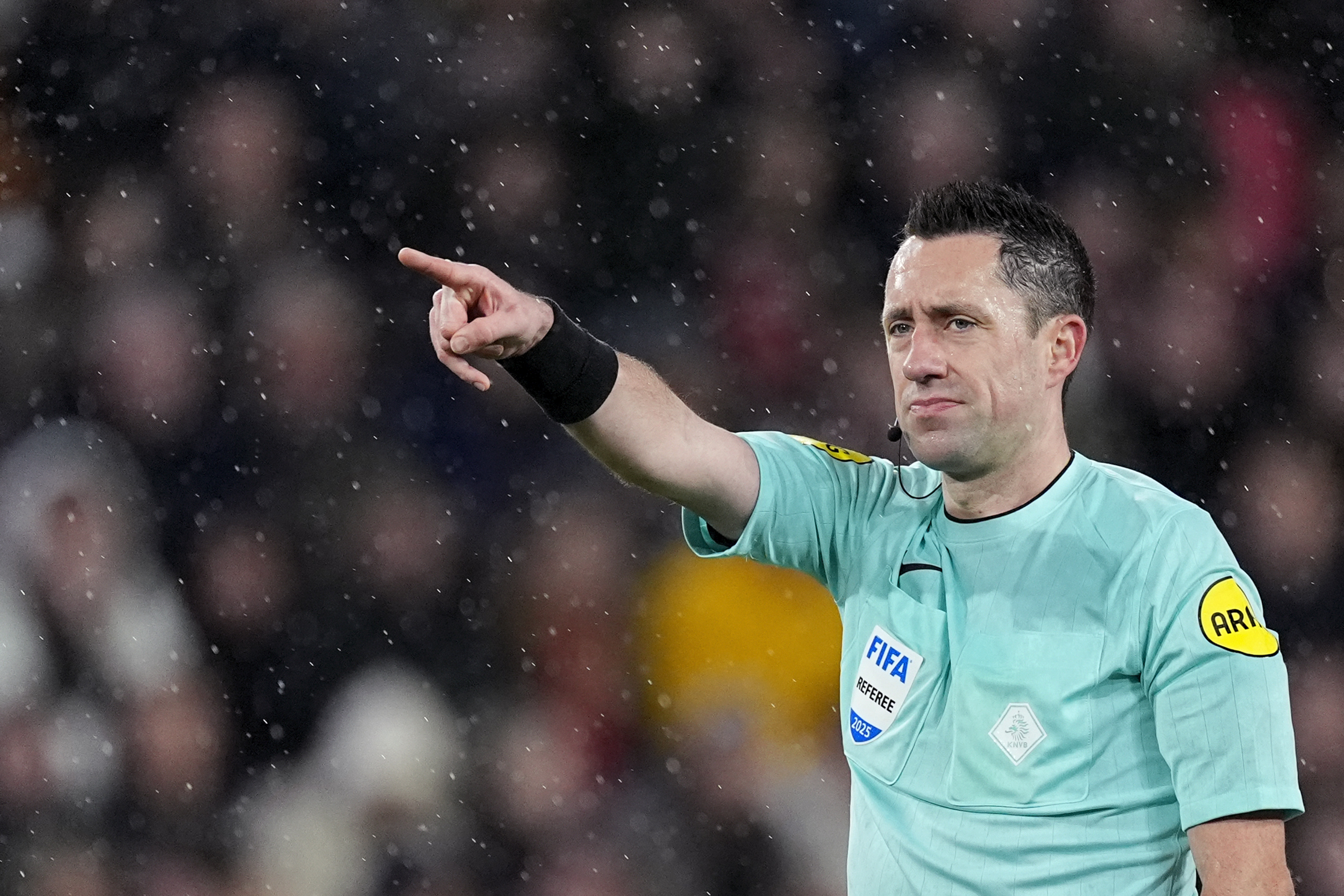 Dennis Higler heeft de leiding over PSV - NAC Breda