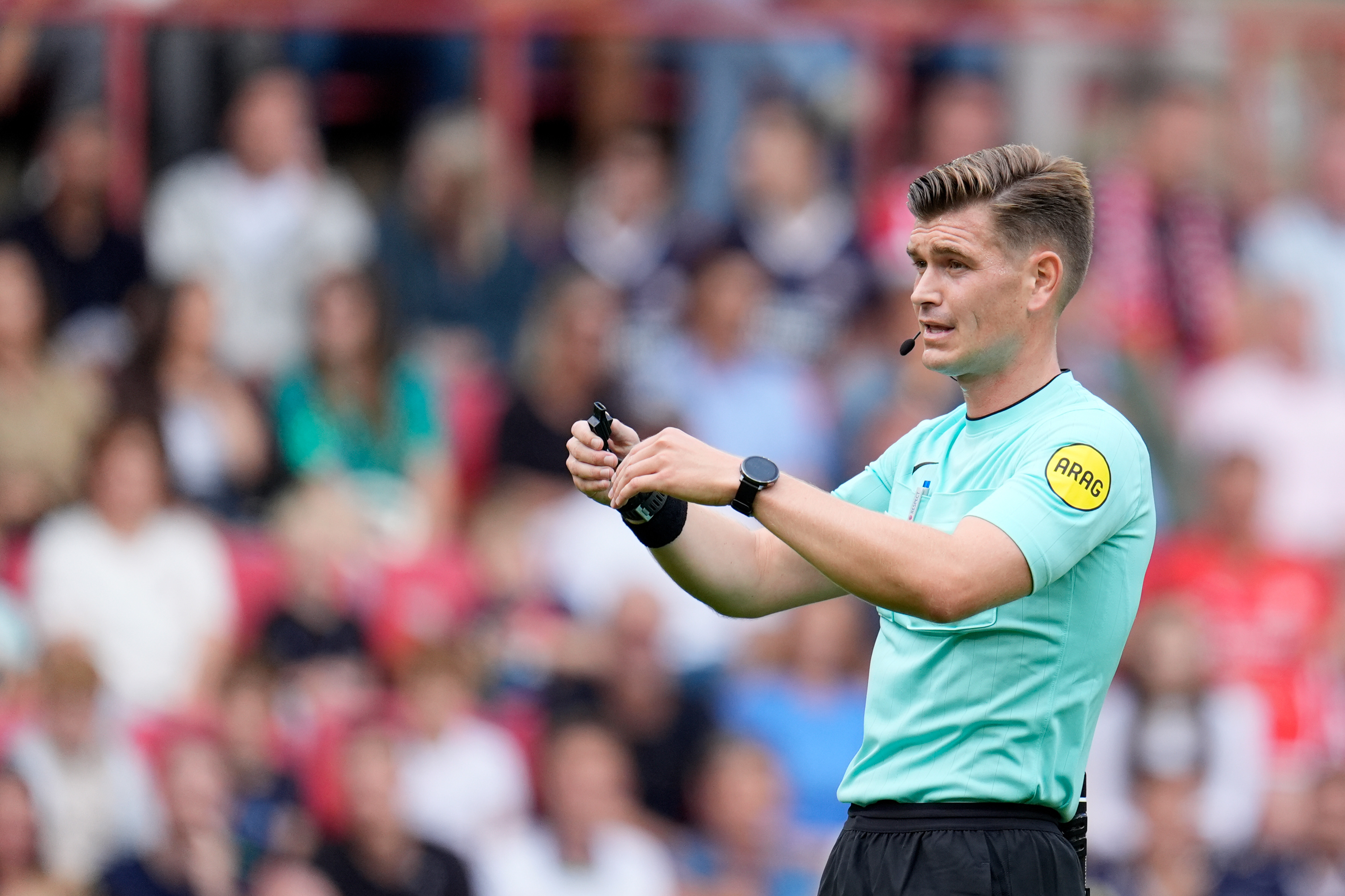 Kooij arbiter bij Jong Hongarije - Jong Kroatië