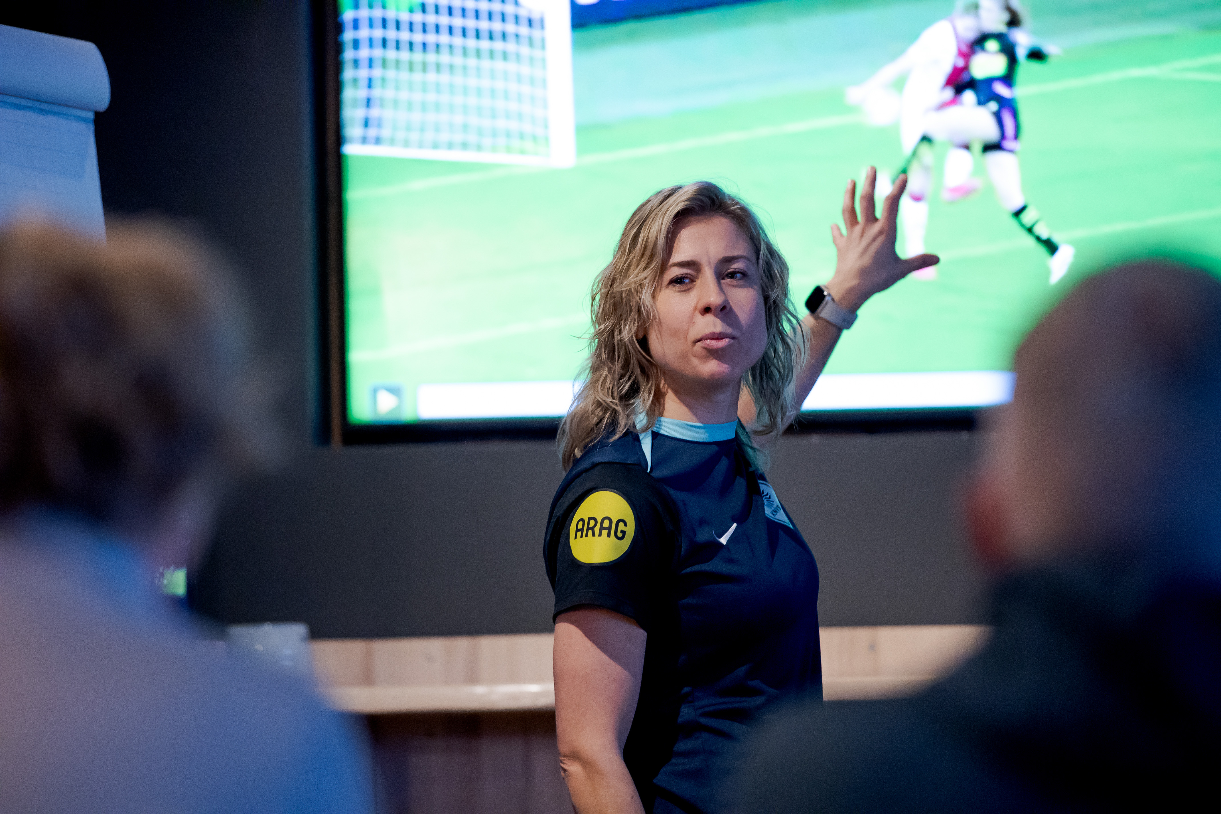 Op weg naar meer meiden en vrouwen als trainer-coach, scheidsrechter en bestuurslid