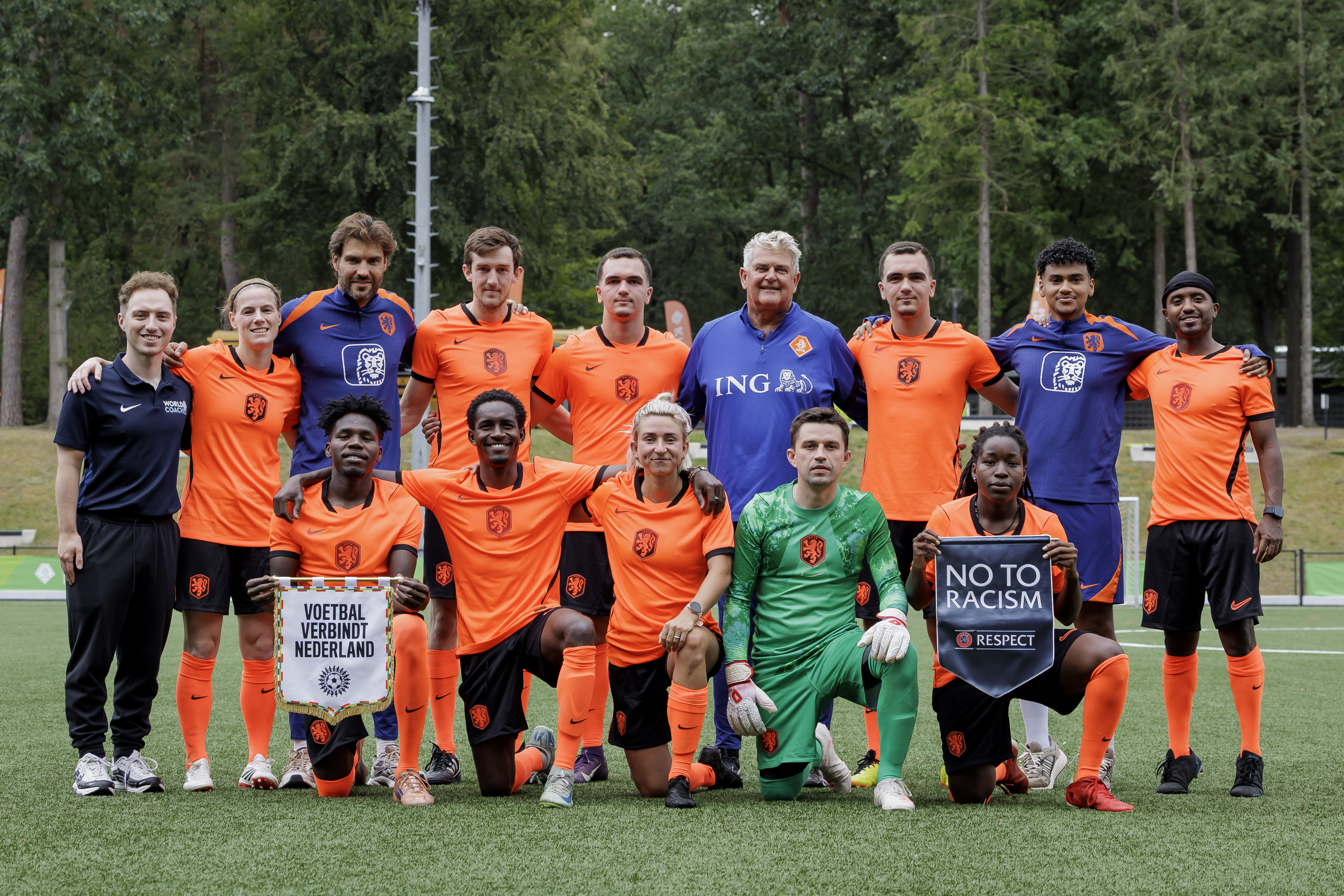 Bondscoach Roger Schouwenaar selecteert nationaal team van nieuwkomers en Nederlanders