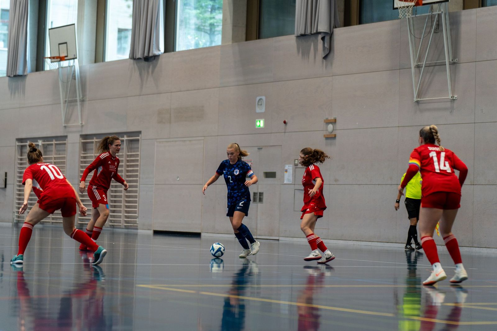 Dove nationale futsalteams in actie tegen Zwitserland