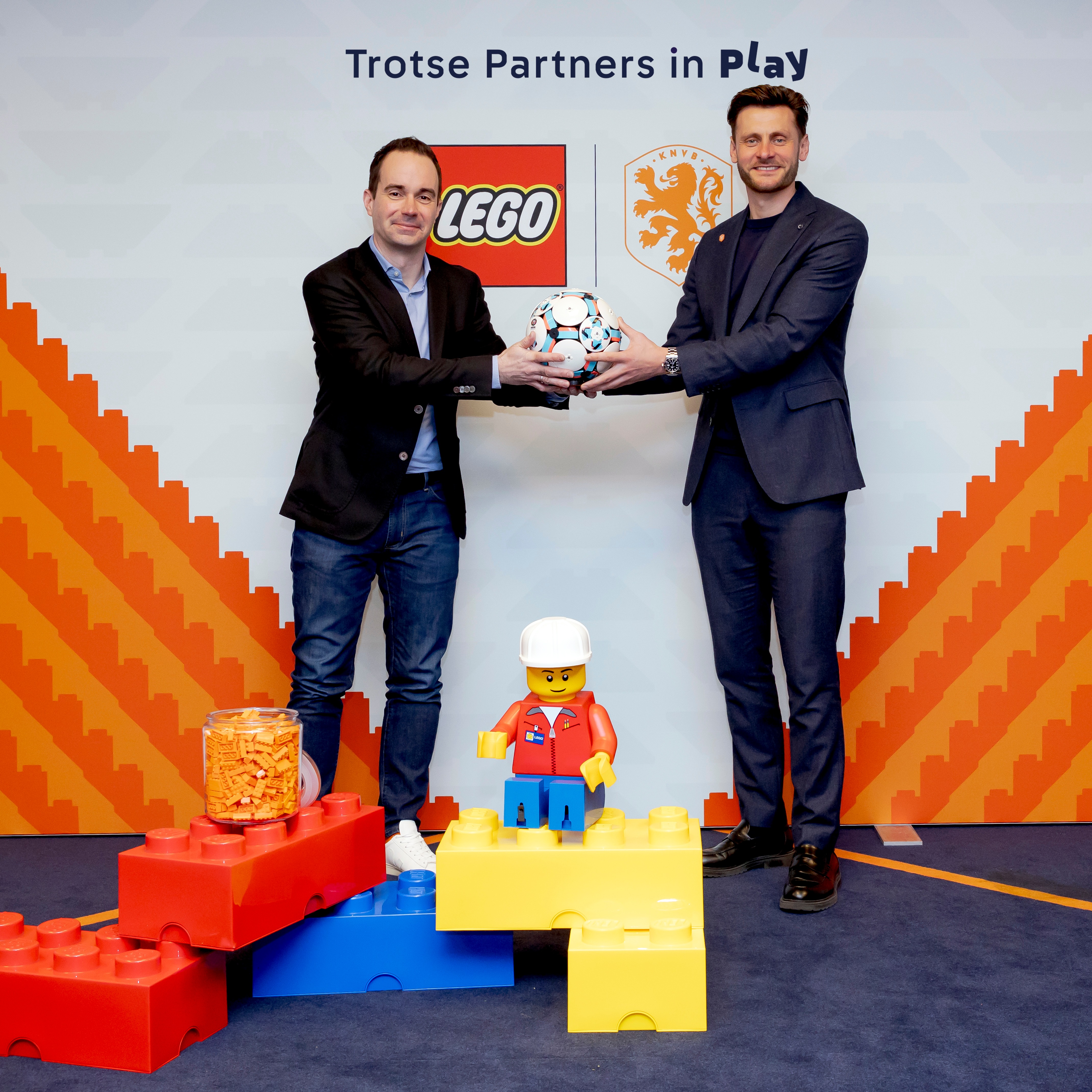 De LEGO Groep en KNVB starten meerjarige samenwerking als Trotse Partners in Play