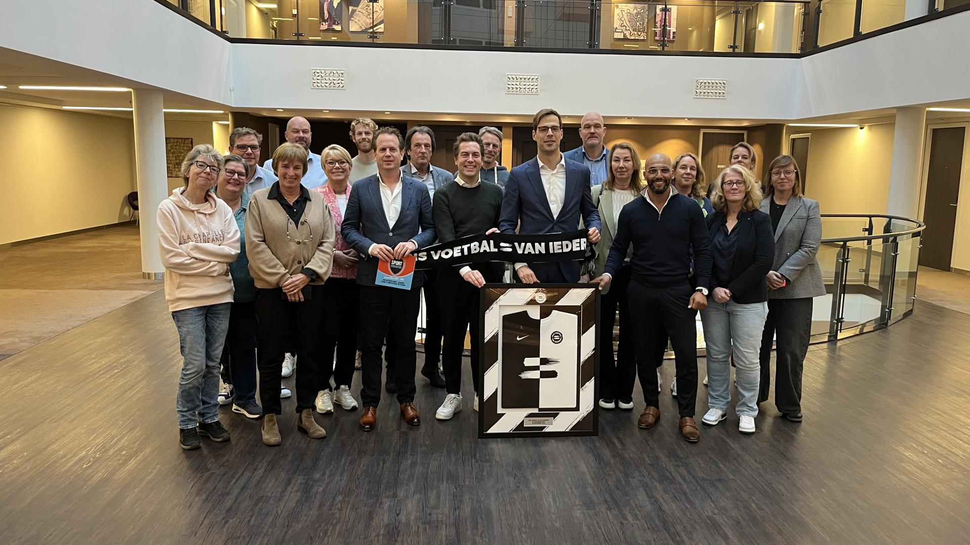 Beleidsadviseur Yolanda Barend over de aanpak van discriminatie en racisme: ‘Voetbal is de maatschappij in het klein’