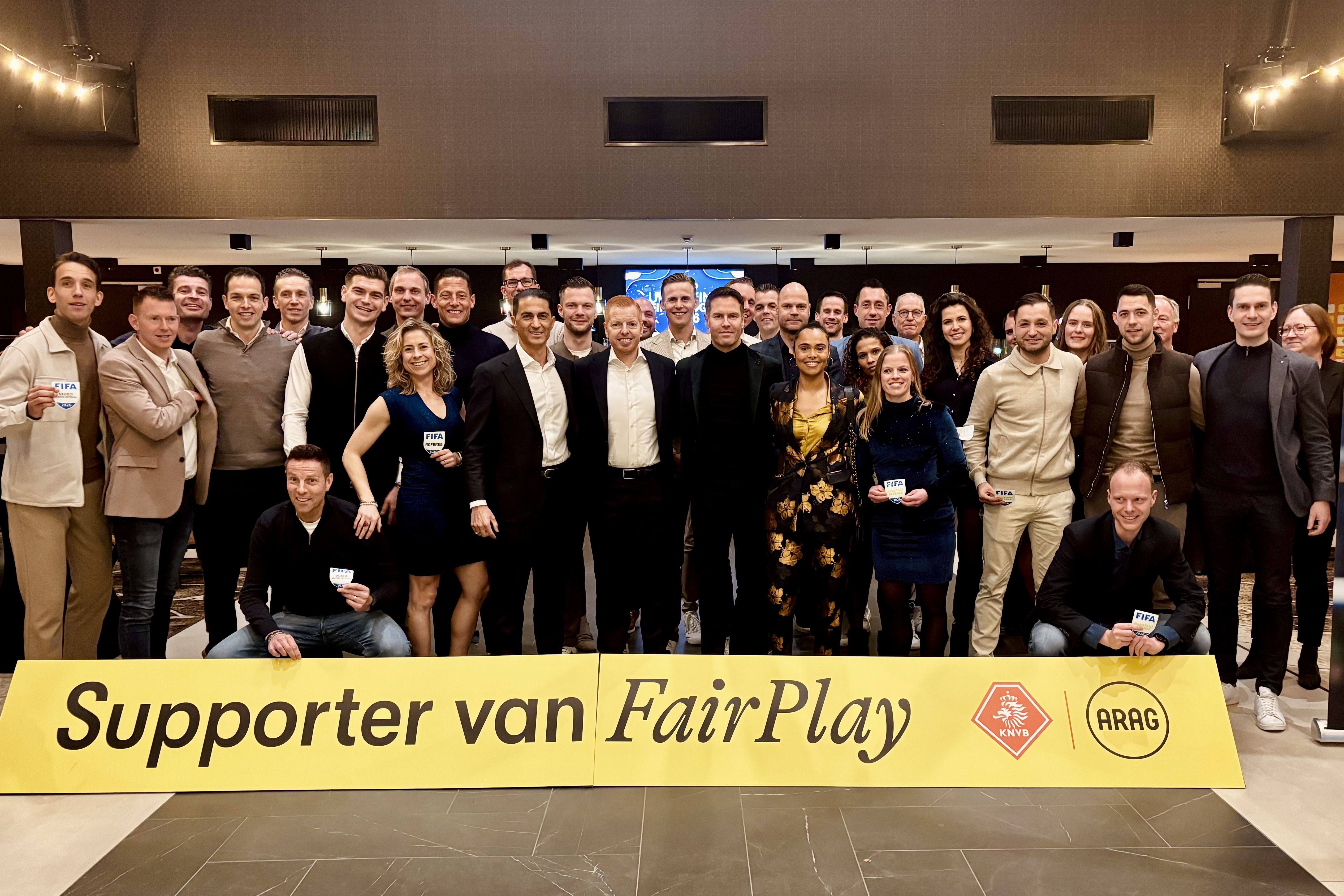 Internationale officials ontvangen FIFA-badges op Texel