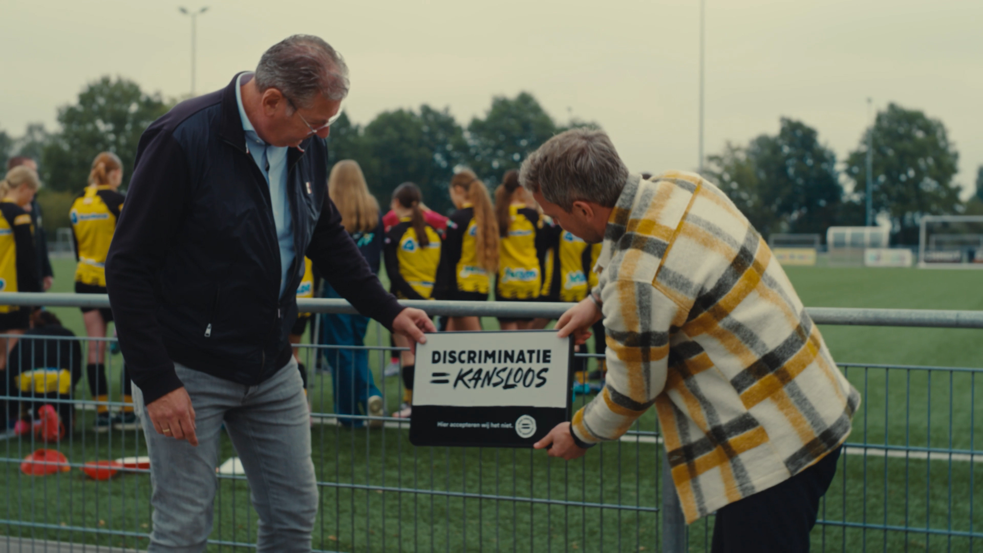Al bijna 1.000 clubs zeggen: ‘Discriminatie = Kansloos, hier accepteren we het niet’