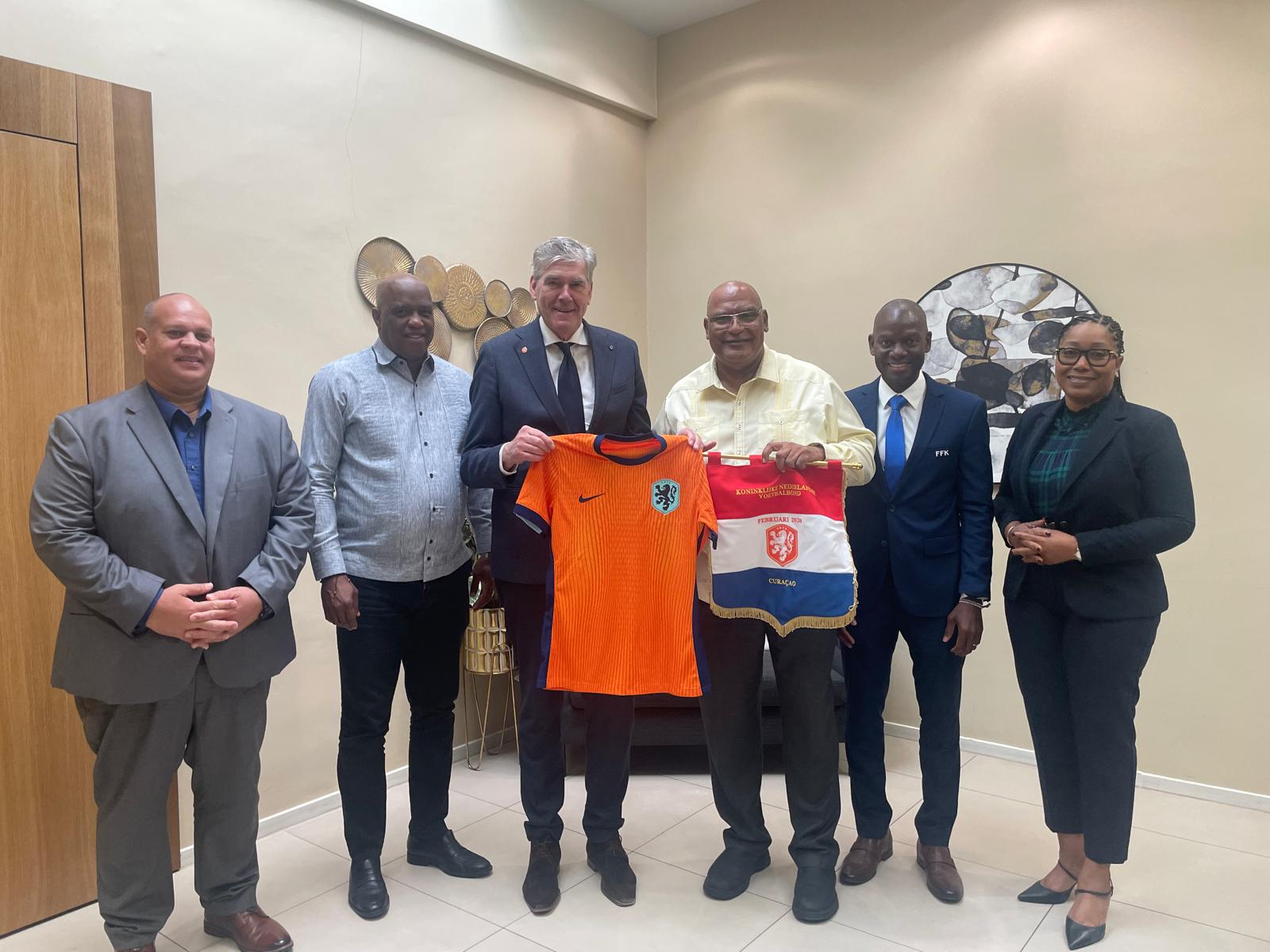 KNVB en voetbalbond Curaçao slaan de handen ineen
