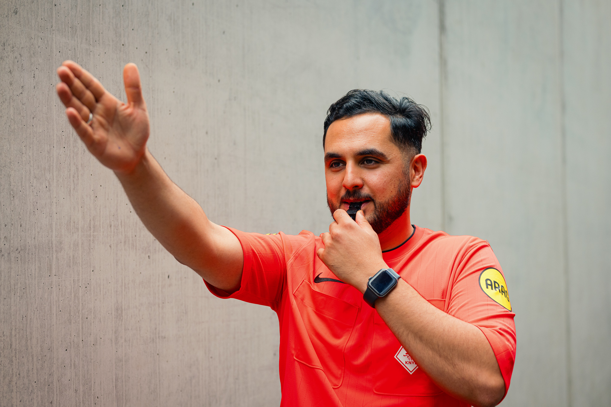 KNVB-scheidsrechter Abdulhamit Yücel: 'Voetbal brengt me naar nieuwe mensen en plekken'