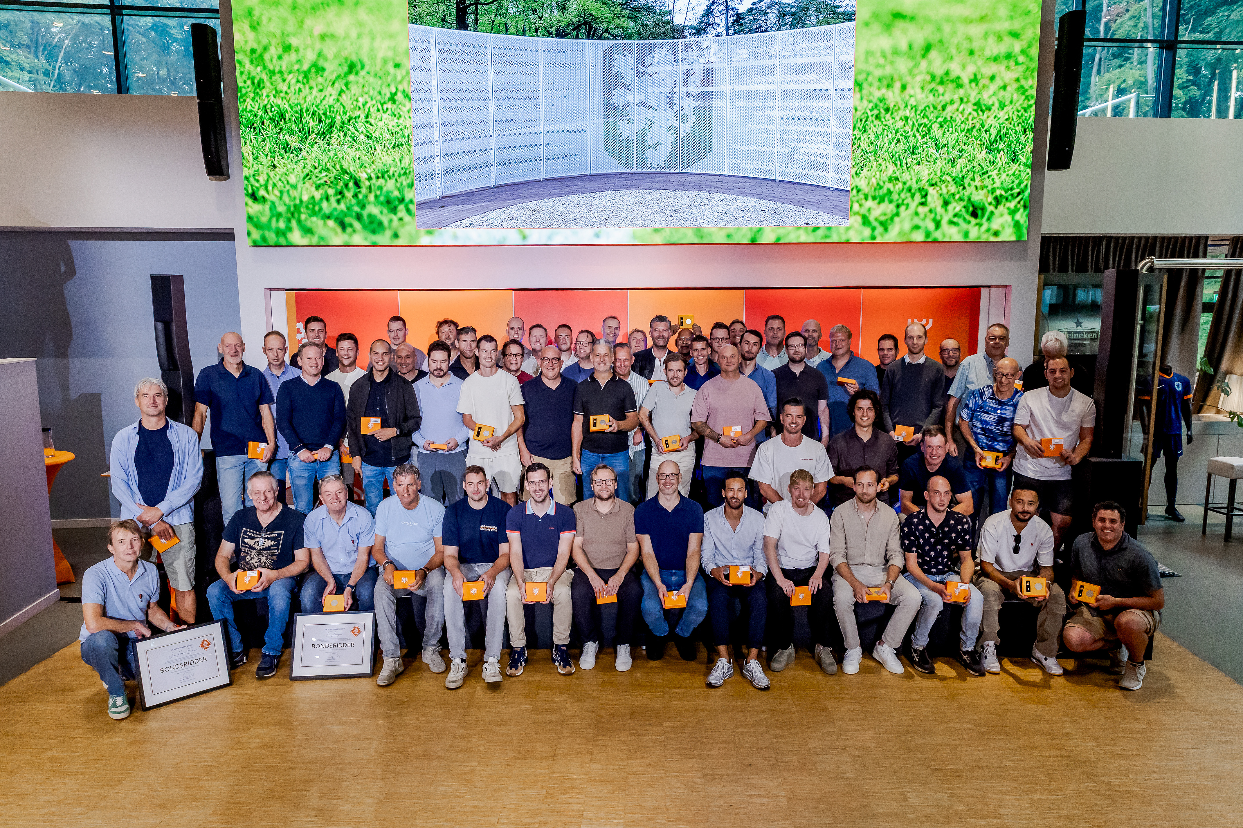 CP-internationals vereeuwigd op KNVB Campus: “denken in mogelijkheden in plaats van beperkingen”