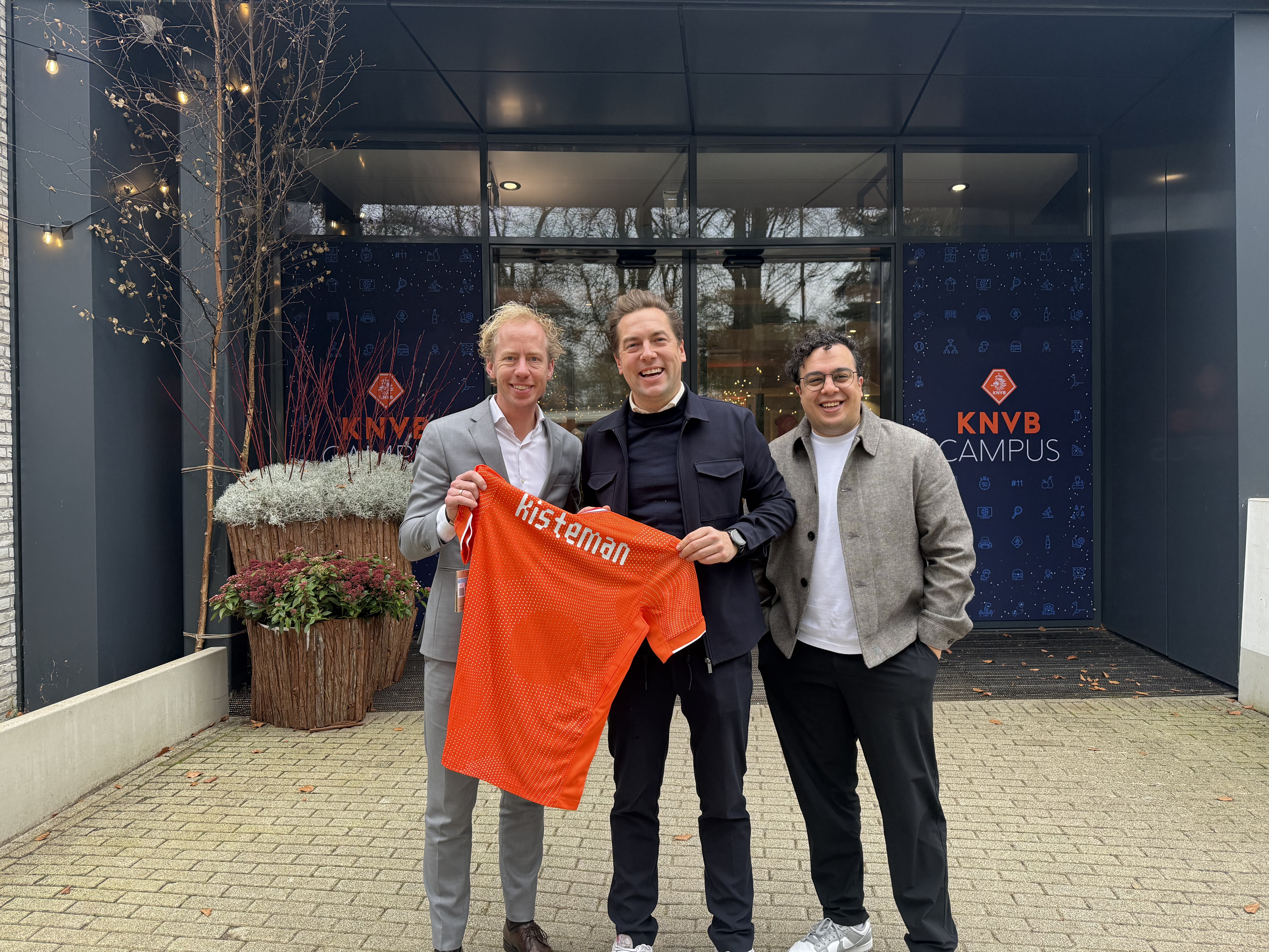 Over voetbal, jongeren en de toekomst van sport: werkbezoek VVD aan de KNVB Campus