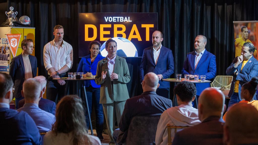 Politici In De Basis Op Het Voetbal Verkiezingsdebat | KNVB