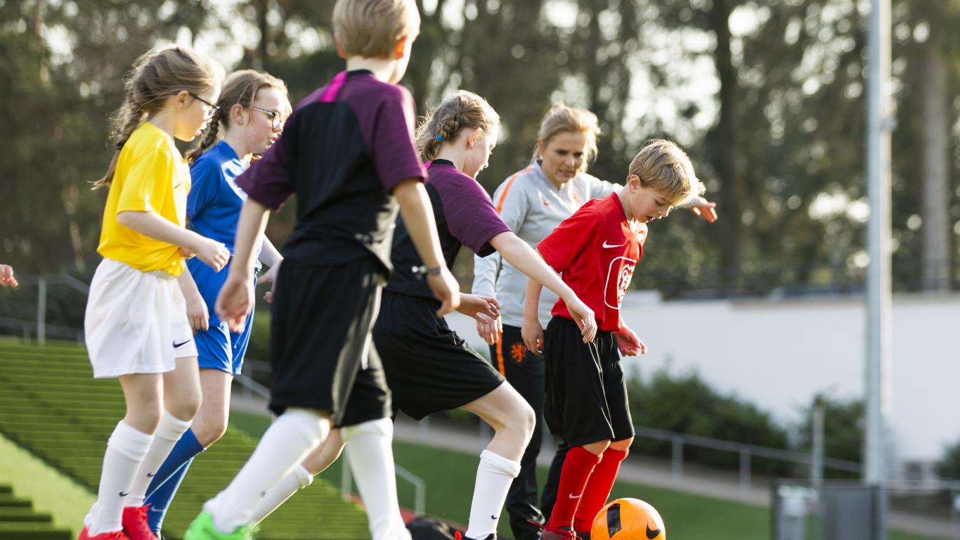 Vragen Of Aanmelden? | KNVB