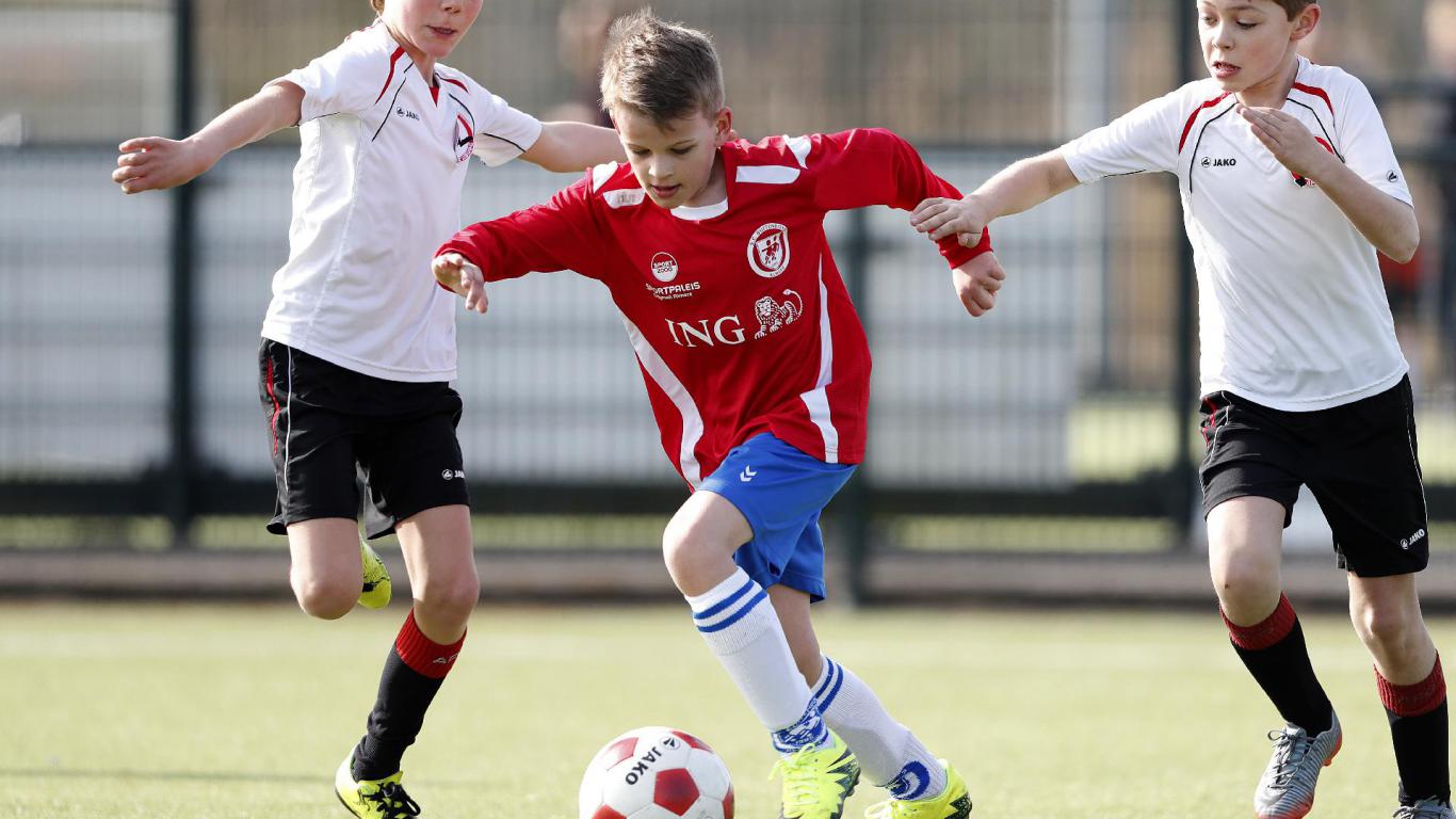 Induceren Bezienswaardigheden bekijken Ondergedompeld Balmaten in het jeugdvoetbal; zo zit het | KNVB