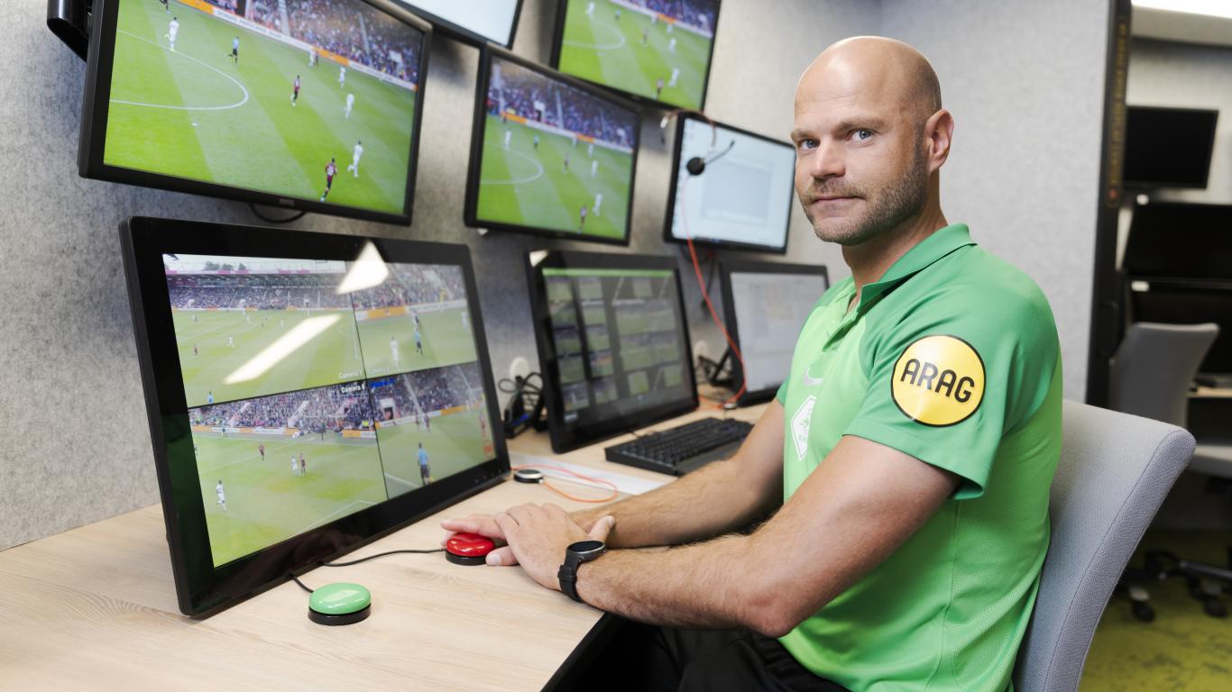 Dieperink VAR Bij Argentini Mali Om Derde Plaats WK Onder 17 KNVB Dieperink VAR Bij Argentini Mali Om Derde Plaats WK Onder 17 KNVB