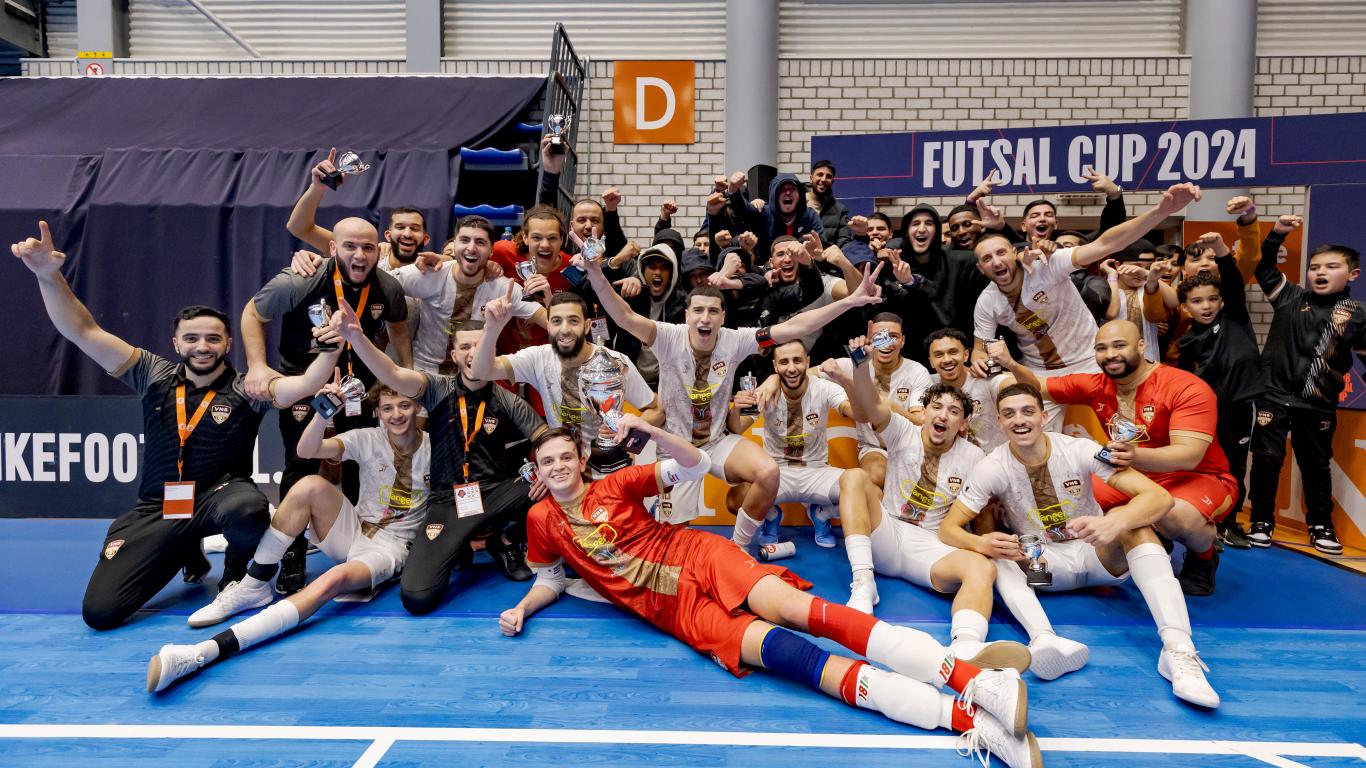 Amsterdamse winnaars op finaleavond KNVB Futsal Cup | KNVB