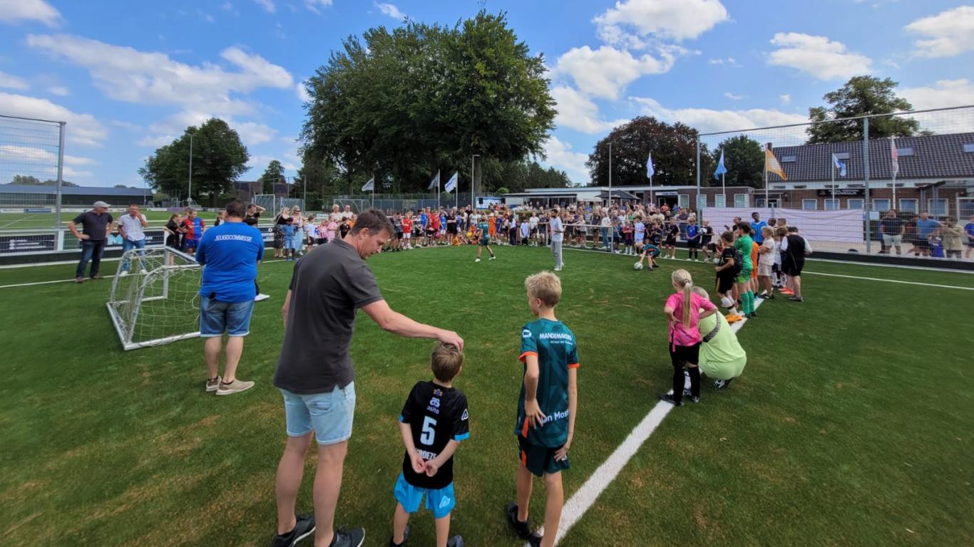 Dankzij goed getimede en onderbouwde lobby bij lokale politiek heeft Nieuwkuijk nu kunstgras
