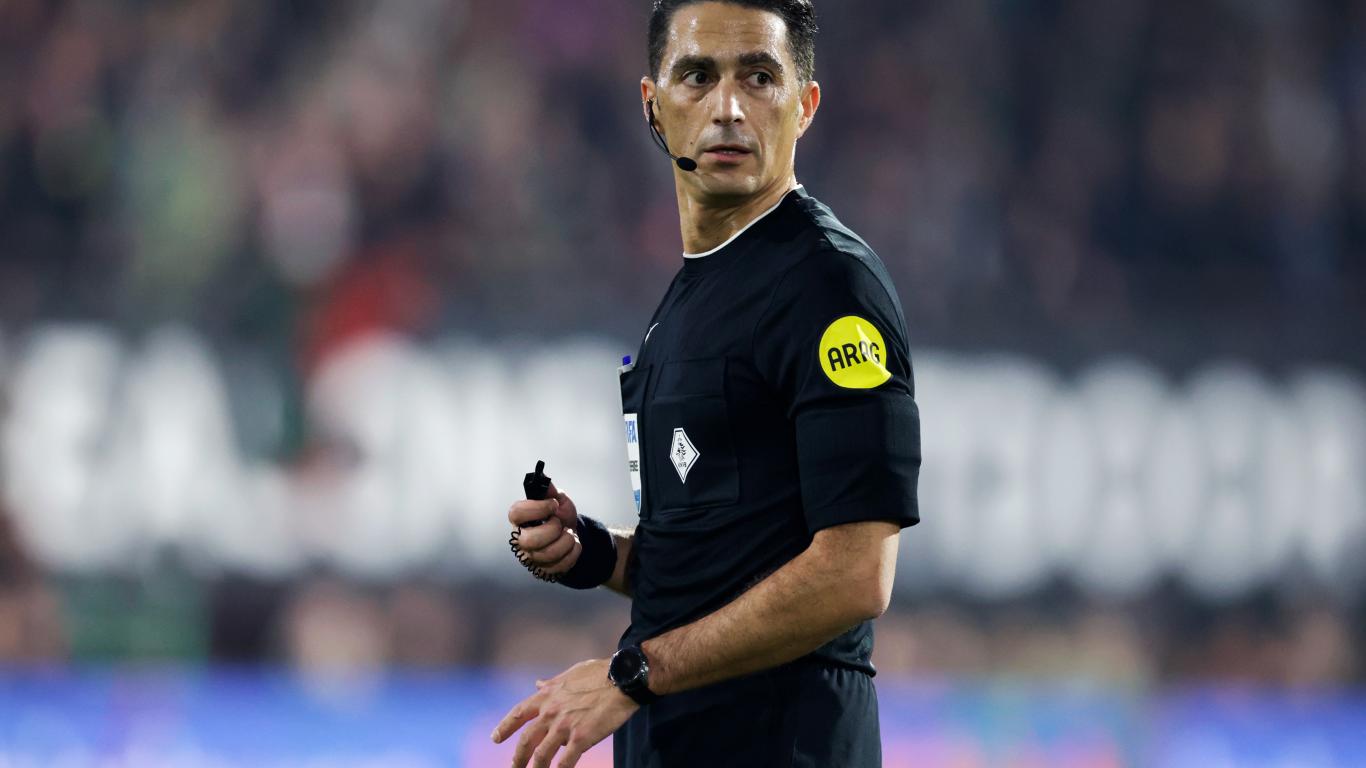 Serdar Gözübüyük referee for Johan Cruyff Shield XXX