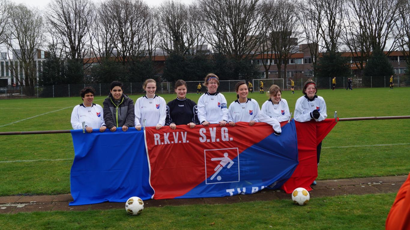 Primeur In G Voetbal Svg Heeft Als Eerste Vrouwenteam In Competitie Knvb