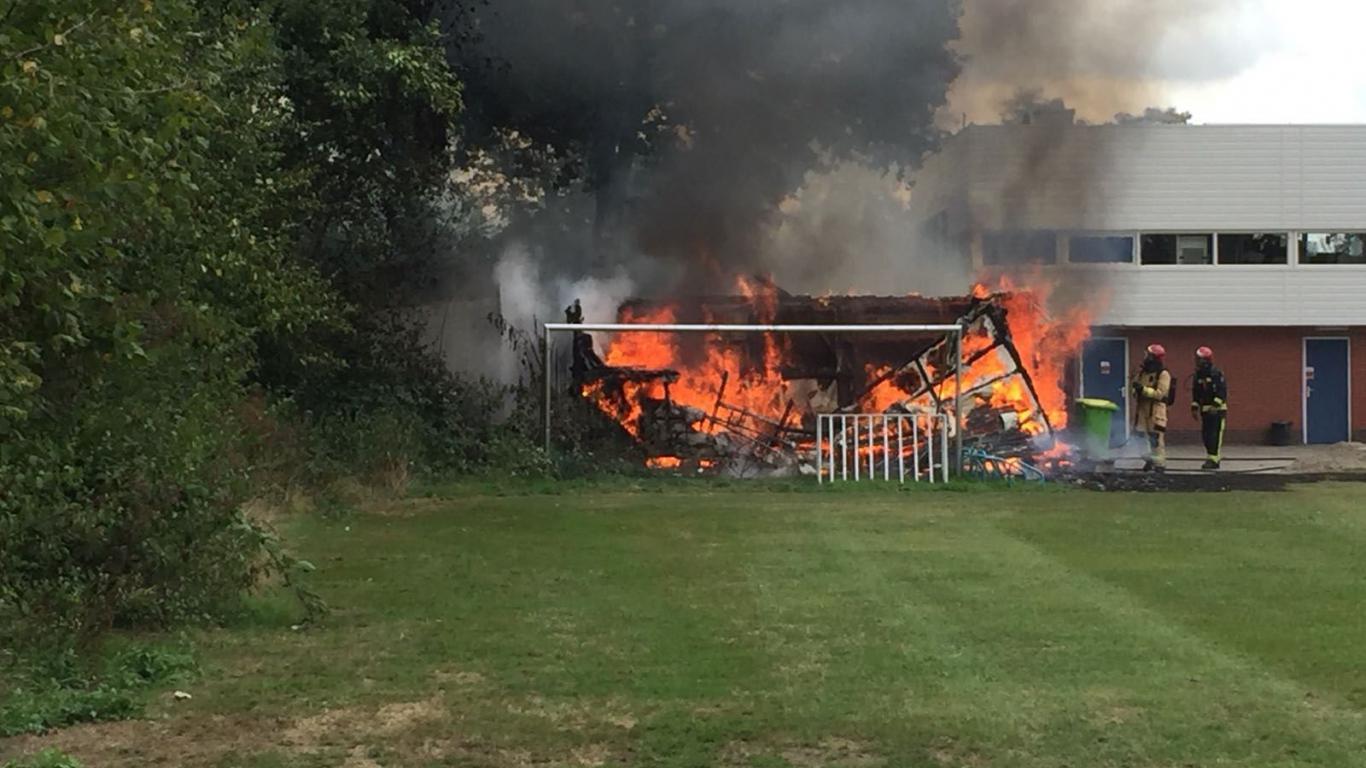 Jeugdlid Thijmen (7) komt in actie na brand in materiaalhok FVV Foxhol
