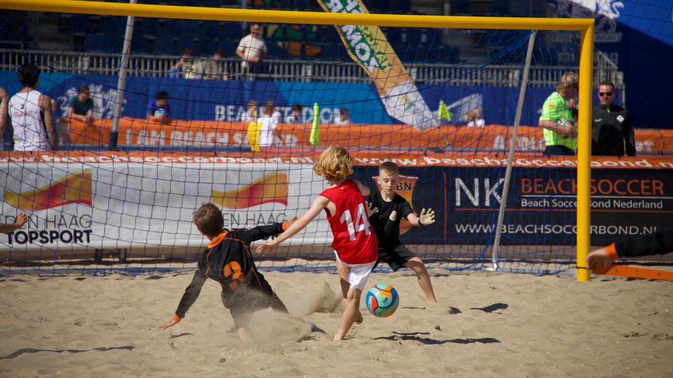 Nederlands Kampioenschap Beach Soccer 2026 in Scheveningen groot succes