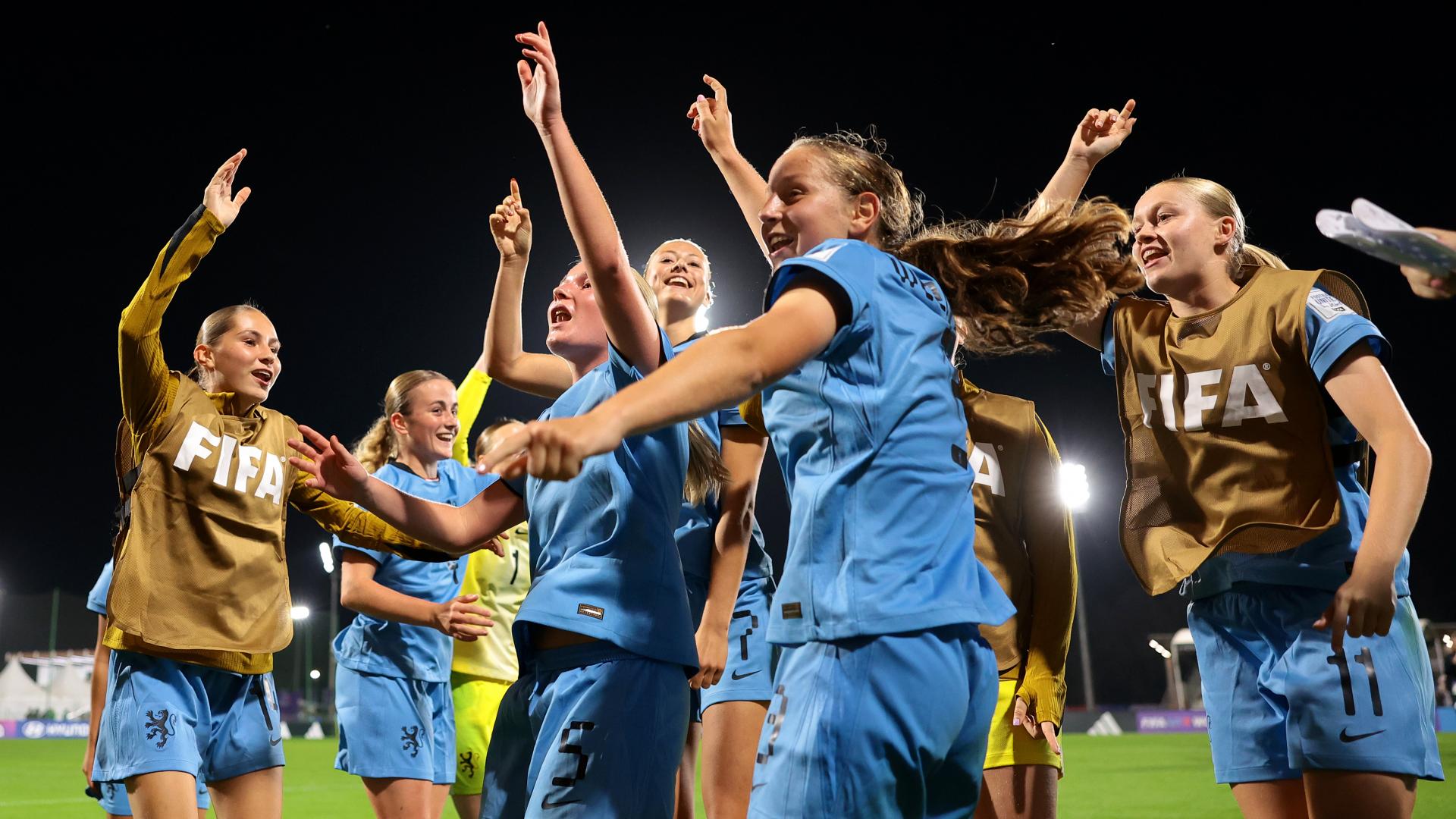 Wat een WK-debuut; Onder 17 (v) verslaat Kameroen met 4-3