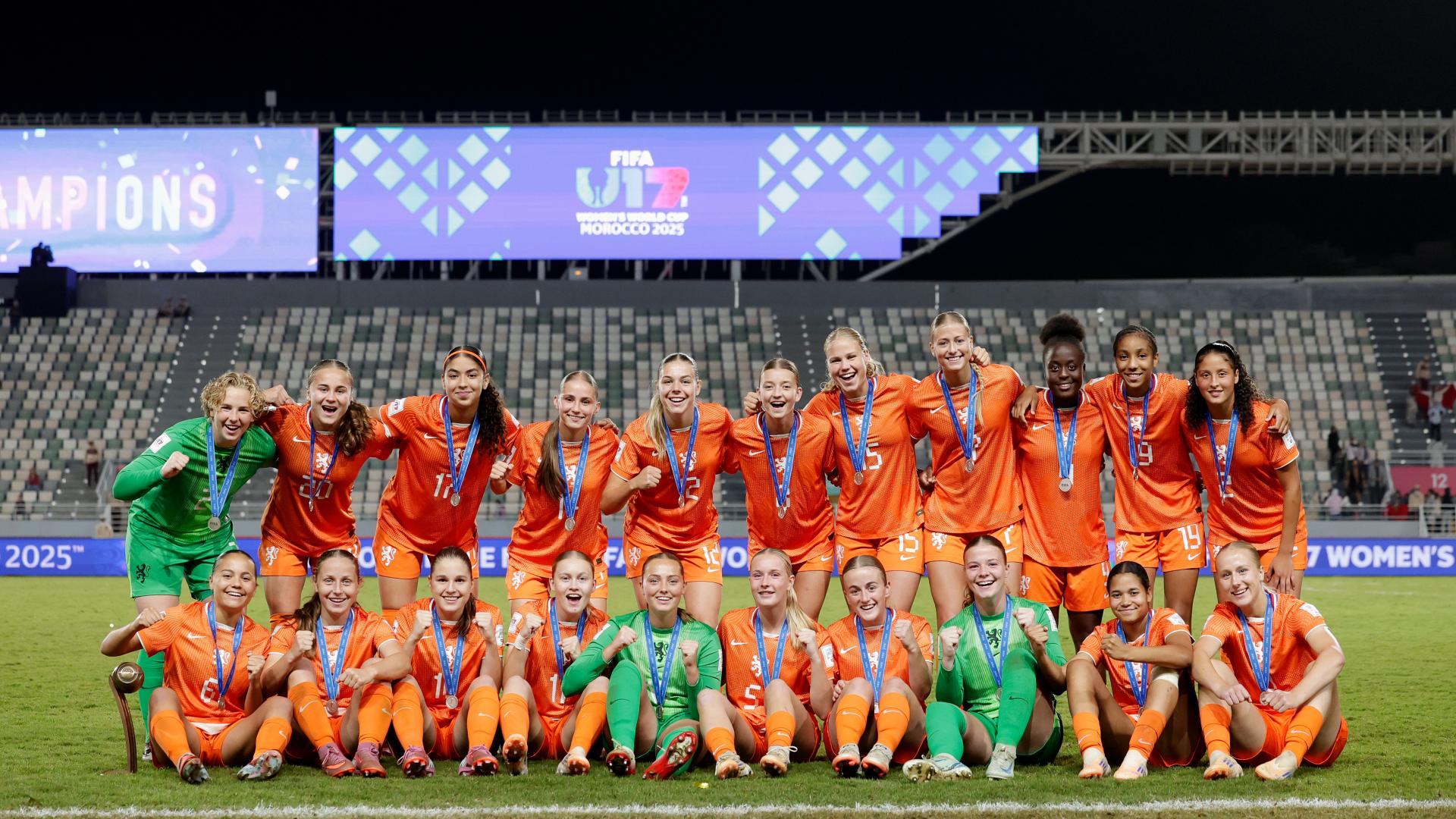 Zilver voor Onder 17 (v) na historisch WK