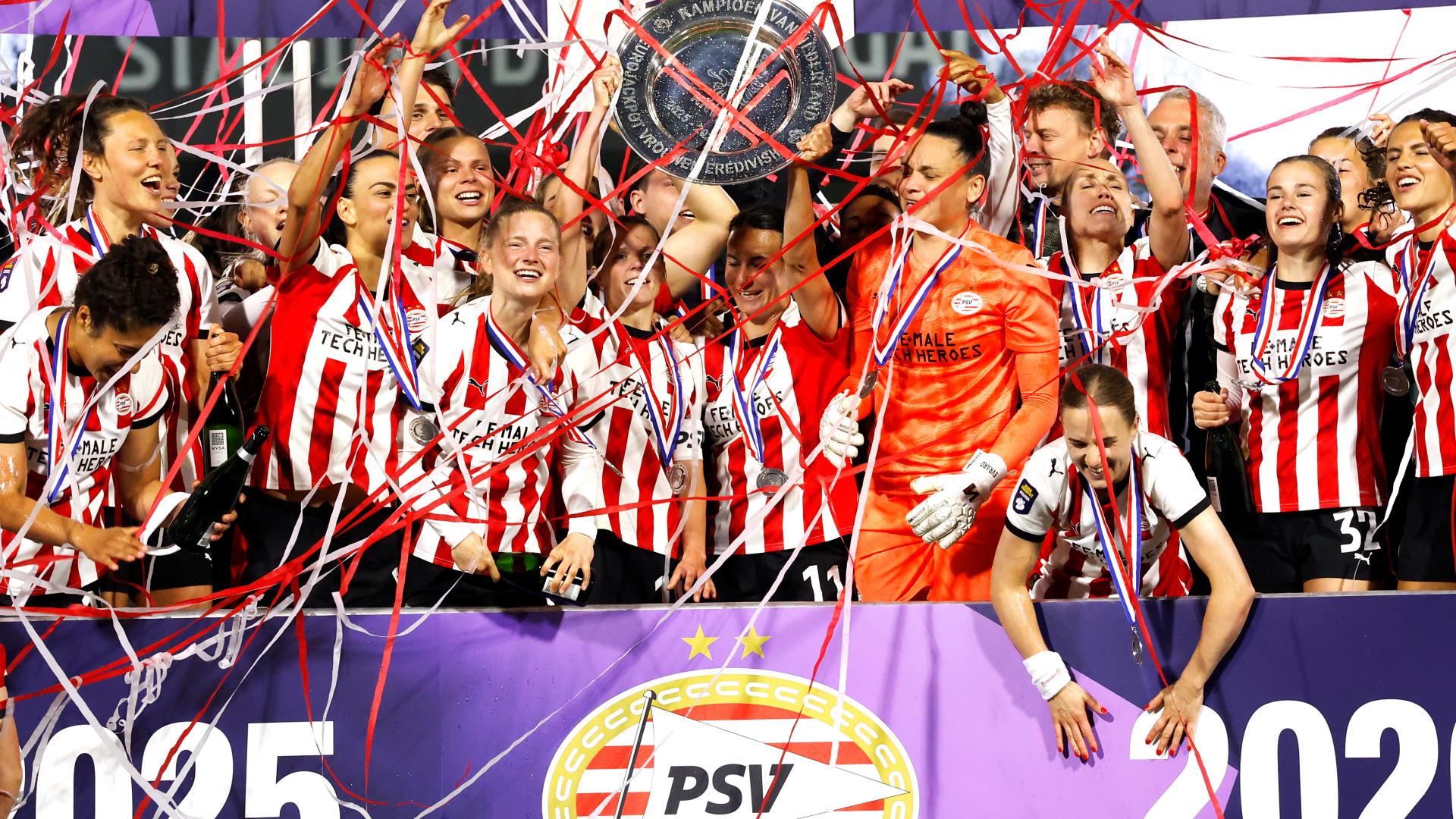 Feest in Eindhoven na unieke titel voor PSV 