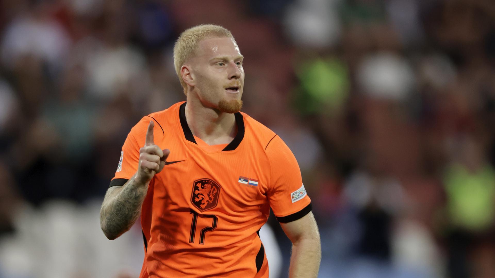 Meerdink schiet Oranje naar zege in Belgrado