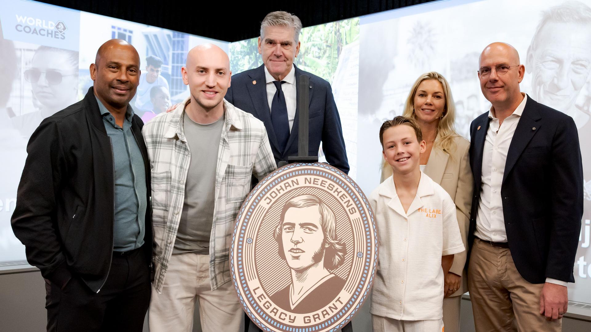 KNVB WorldCoaches eert Johan Neeskens