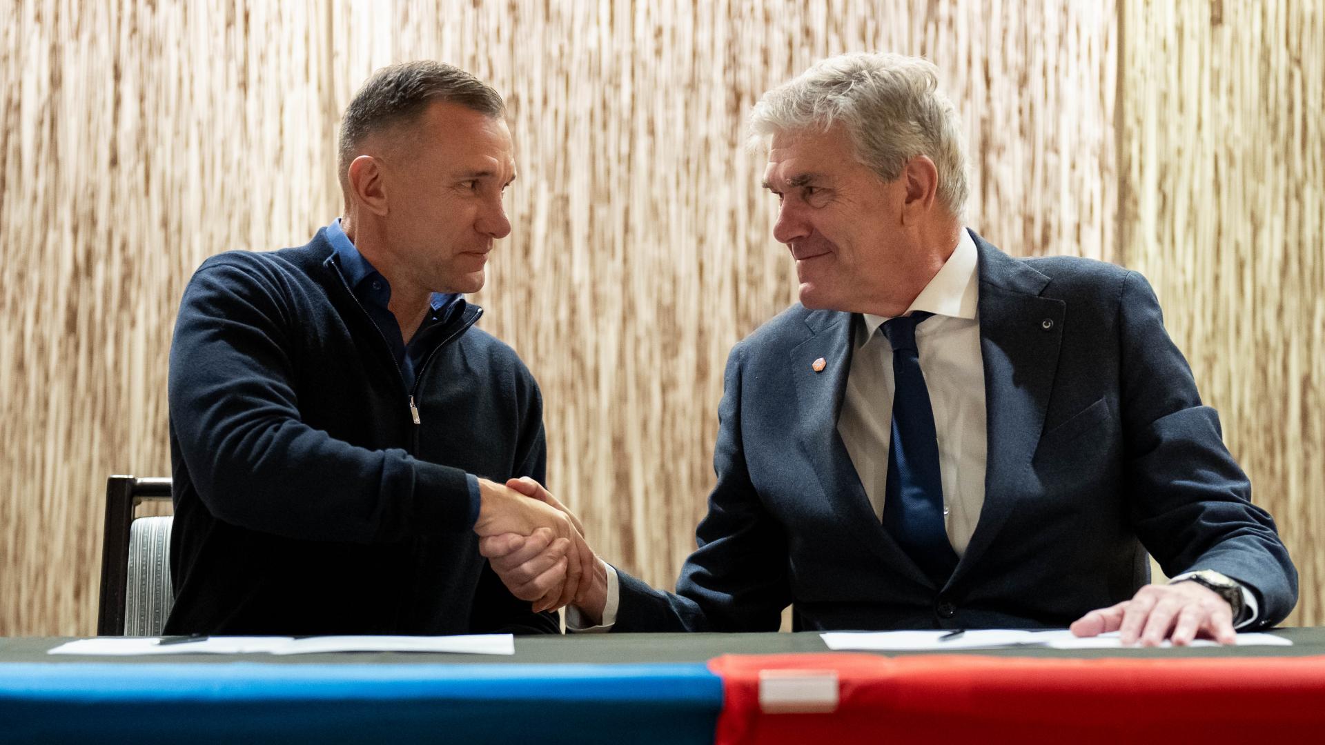 Ajax en PSV strijden om eer en plek in Eredivisie-topper met miljoenenverschil op het veld — image 4