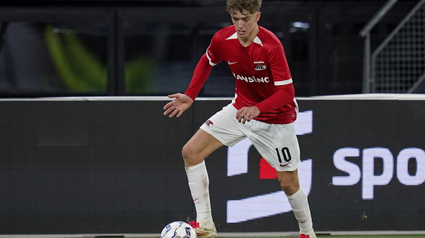 AZ worstelt zich dankzij Mijnans langs PEC Zwolle