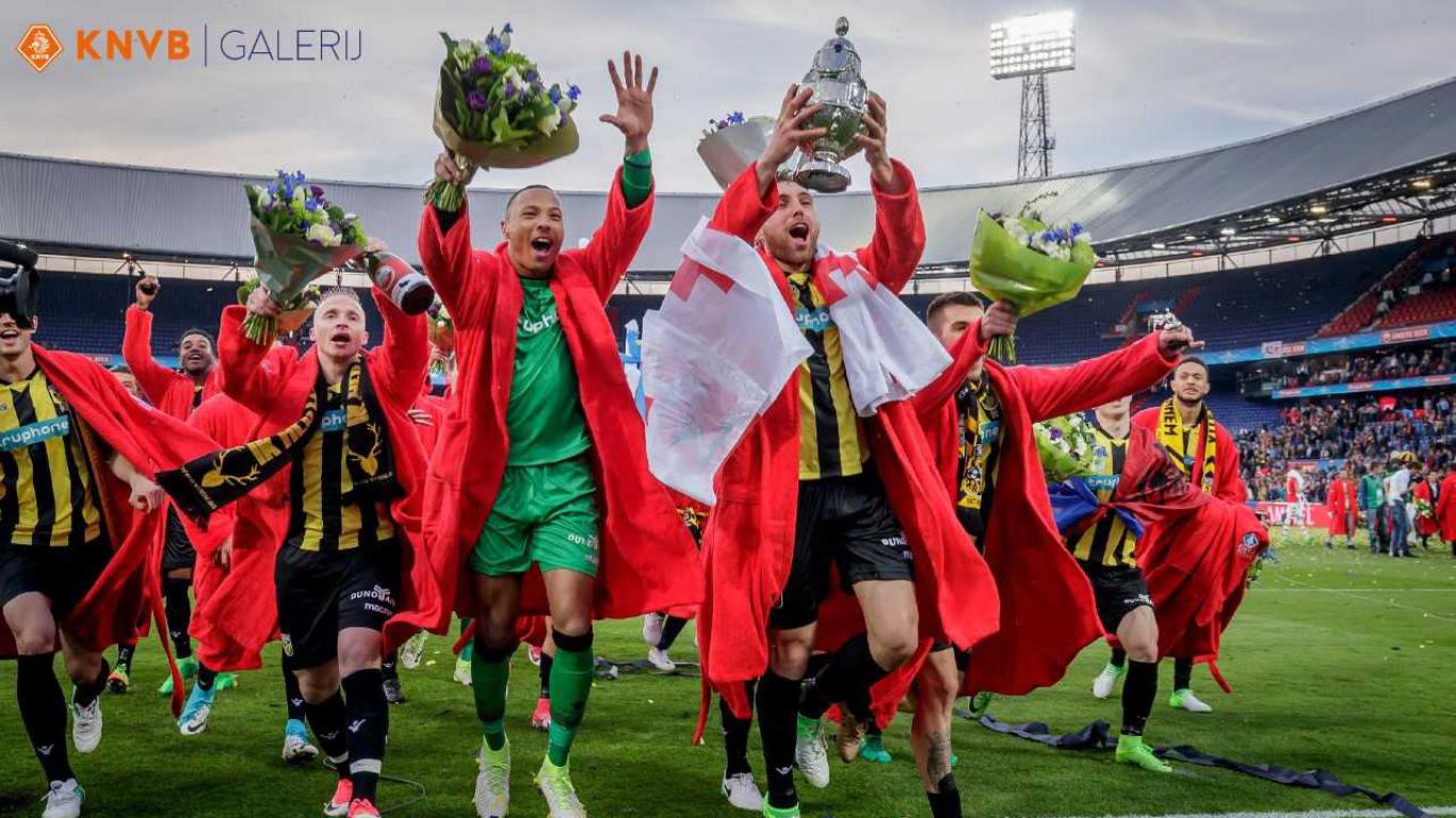 KNVB Galerij, aflevering 63: De KNVB Bekerbadjas | TOTO KNVB Beker