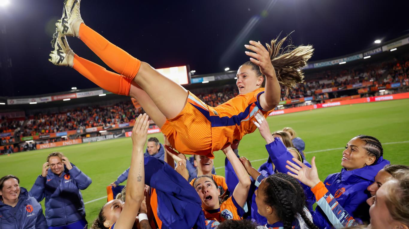 The Dutch staff beats Finland on an emotional night with Lieke Martens