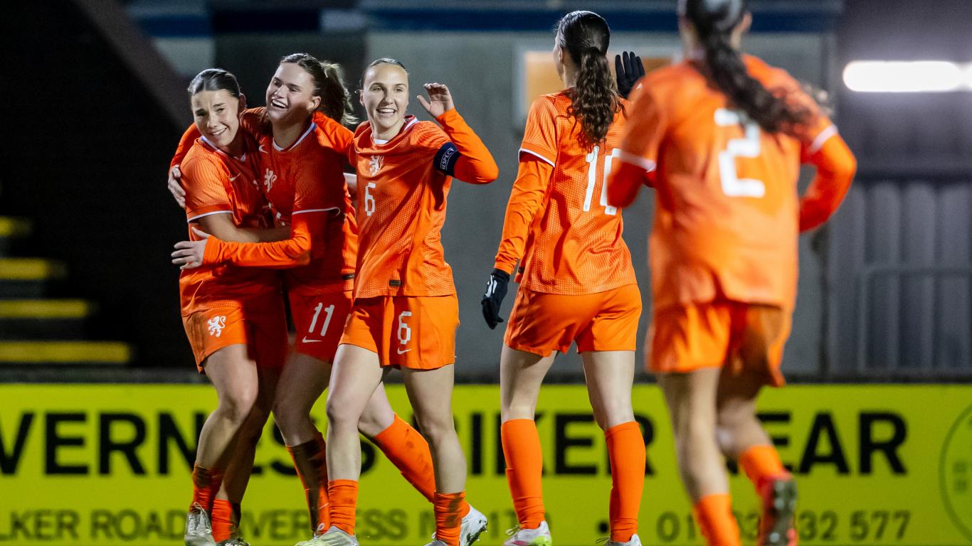 Eenvoudige avond voor Jong Oranje in Schotland
