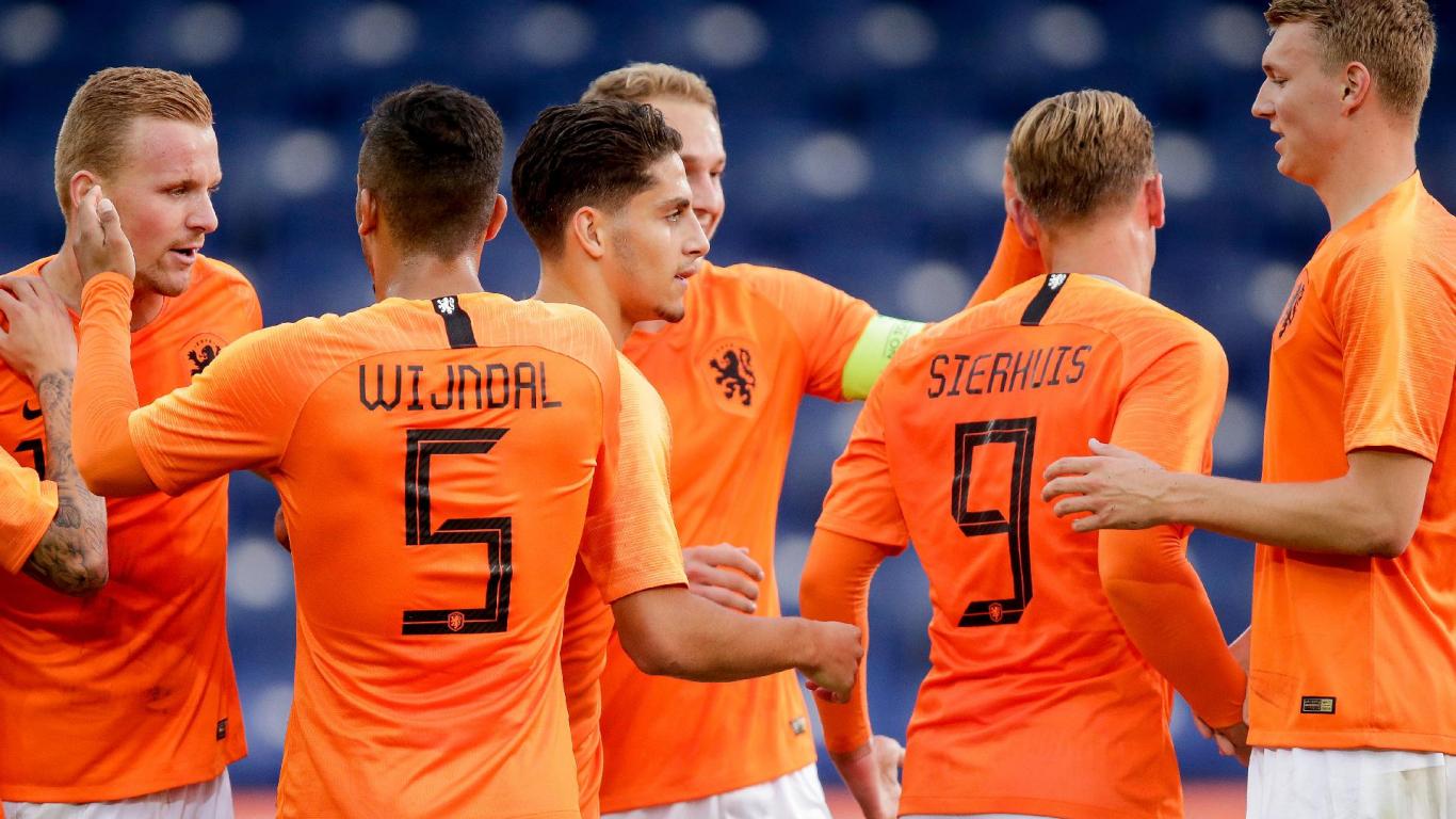 Kluivert, Bijlow en Dilrosun in definitieve selectie van Jong Oranje