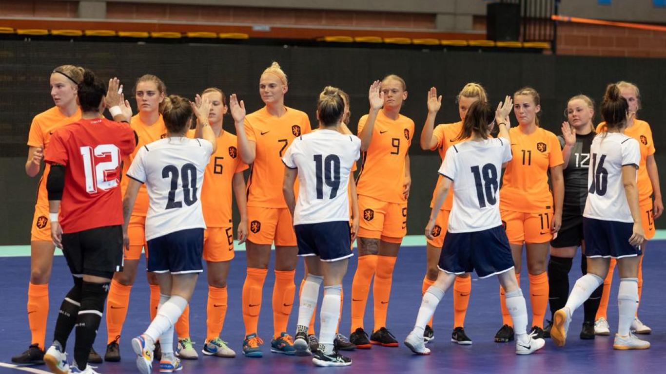 Le ragazze arancioni di futsal ricevono una dura lezione sulla prestazione dall’Italia