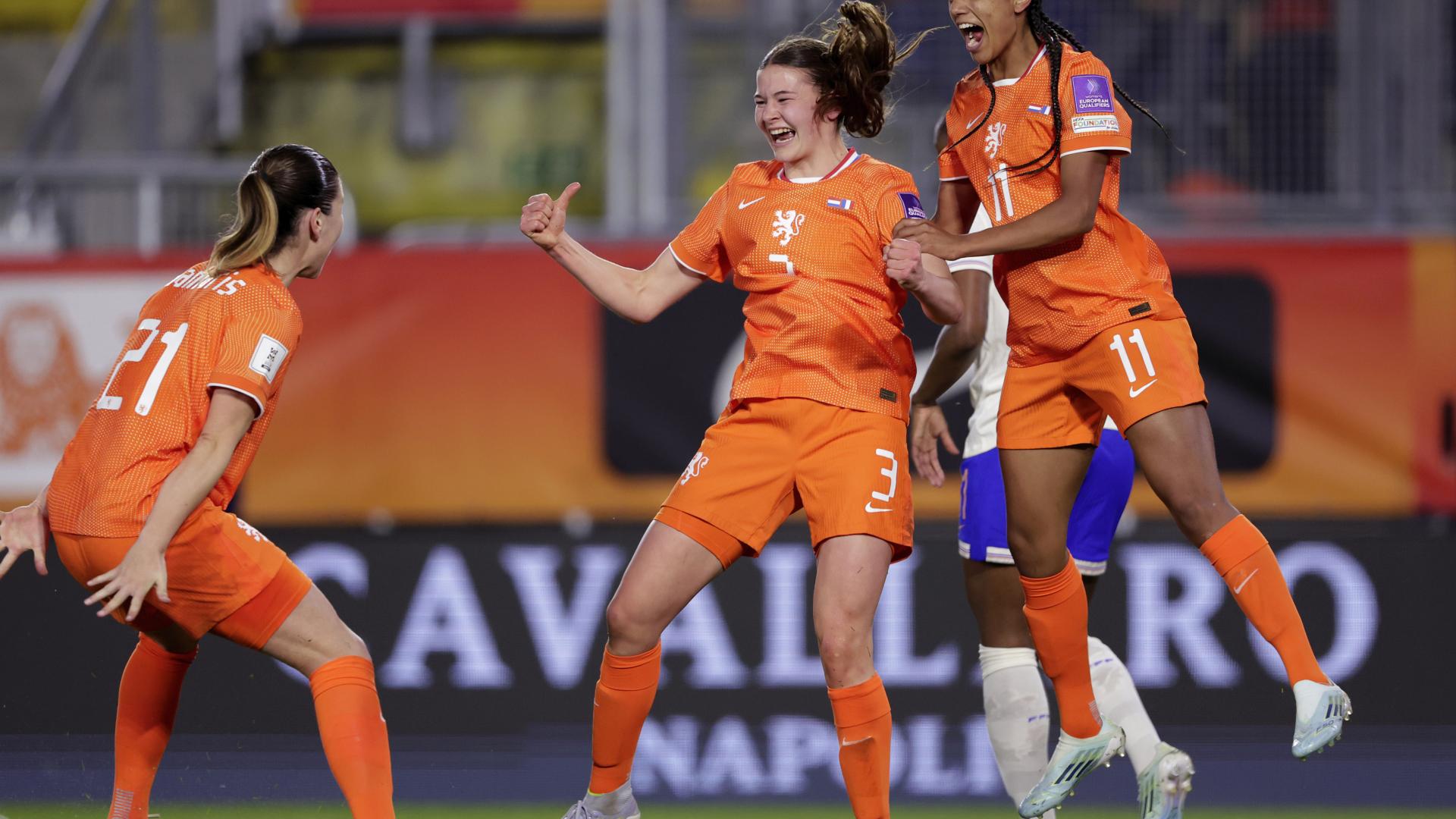 Oranje verslaat topland Frankrijk met goal debutant