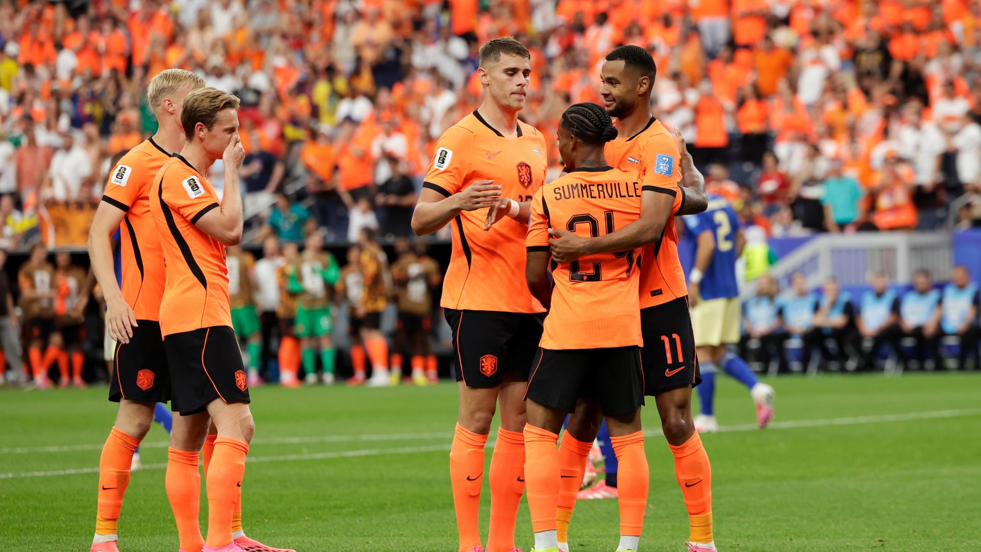 Oranje is los; 5-1 tegen Zweden