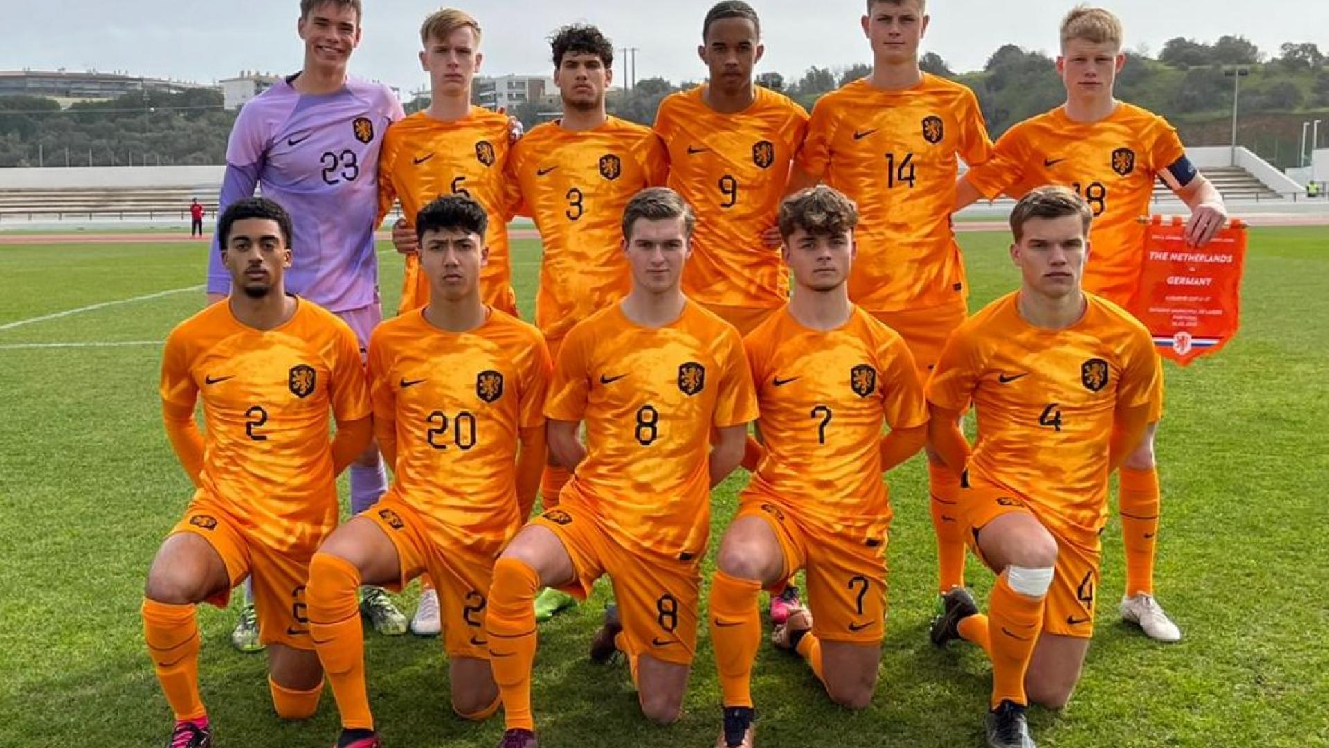 doelman-jur-schipper-held-bij-overwinning-van-strijdend-onder-17