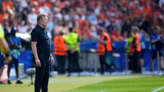 Koeman: 'Si no caminas con tu marido, siempre te meterás en problemas'